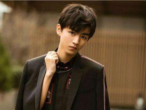 王俊凯吃马瓜视频合集,萌趣食光，甜蜜瞬间