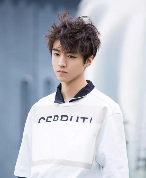 王俊凯吃马瓜视频合集,萌趣食光，甜蜜瞬间