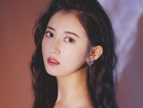 明星吃瓜视频陈钰琪,揭秘明星幕后生活点滴