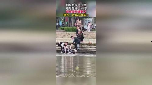 吃瓜群众踢球视频播放,足球场上的欢乐瞬间