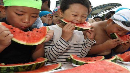 吃瓜人打架的视频,一场因瓜引发的纷争