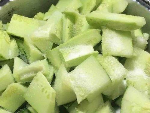 蒲瓜能生凉拌吃吗视频讲解,视频详解家常凉拌蒲瓜制作技巧