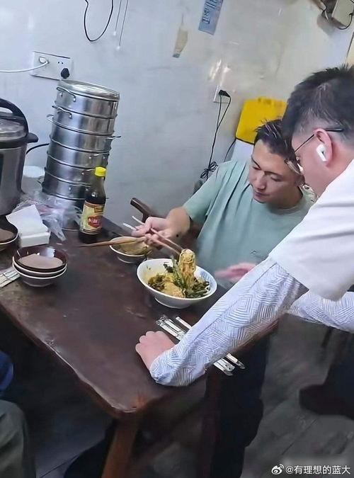 南昌餐厅吃瓜事件视频,一场引发热议的餐桌冲突